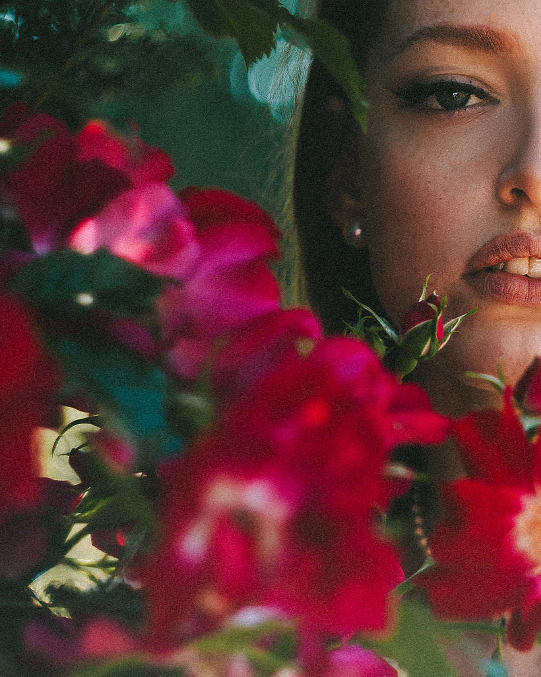 Creative Editorial Portraits at a Rose Garden in Portland — photograph 14 of 20